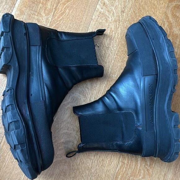 Alexander McQueen Tread Slick Chelsea Boot size IT 44 Leather Triple Black - Picture 4 of 16